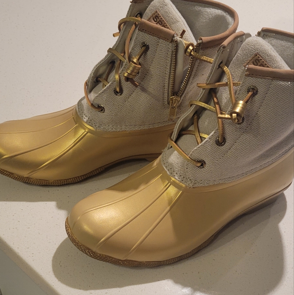 Sperry Women's Gold Rubber Saltwater  DuckNon-Marking Rubber Outsole Boots